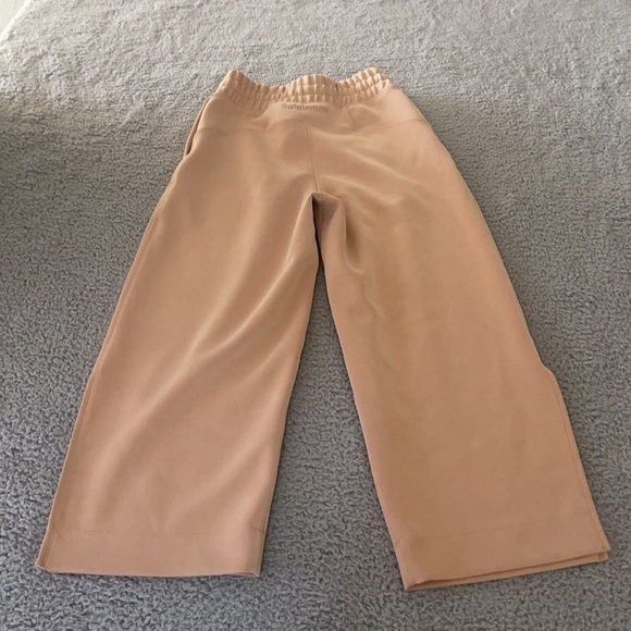 Lululemon Soft Ambitions High Rise Crop
Beech Wood size 2 - Picture 5 of 10